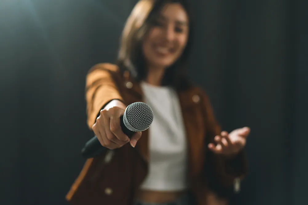 マンツーマンで、あなたの声の個性を活かす